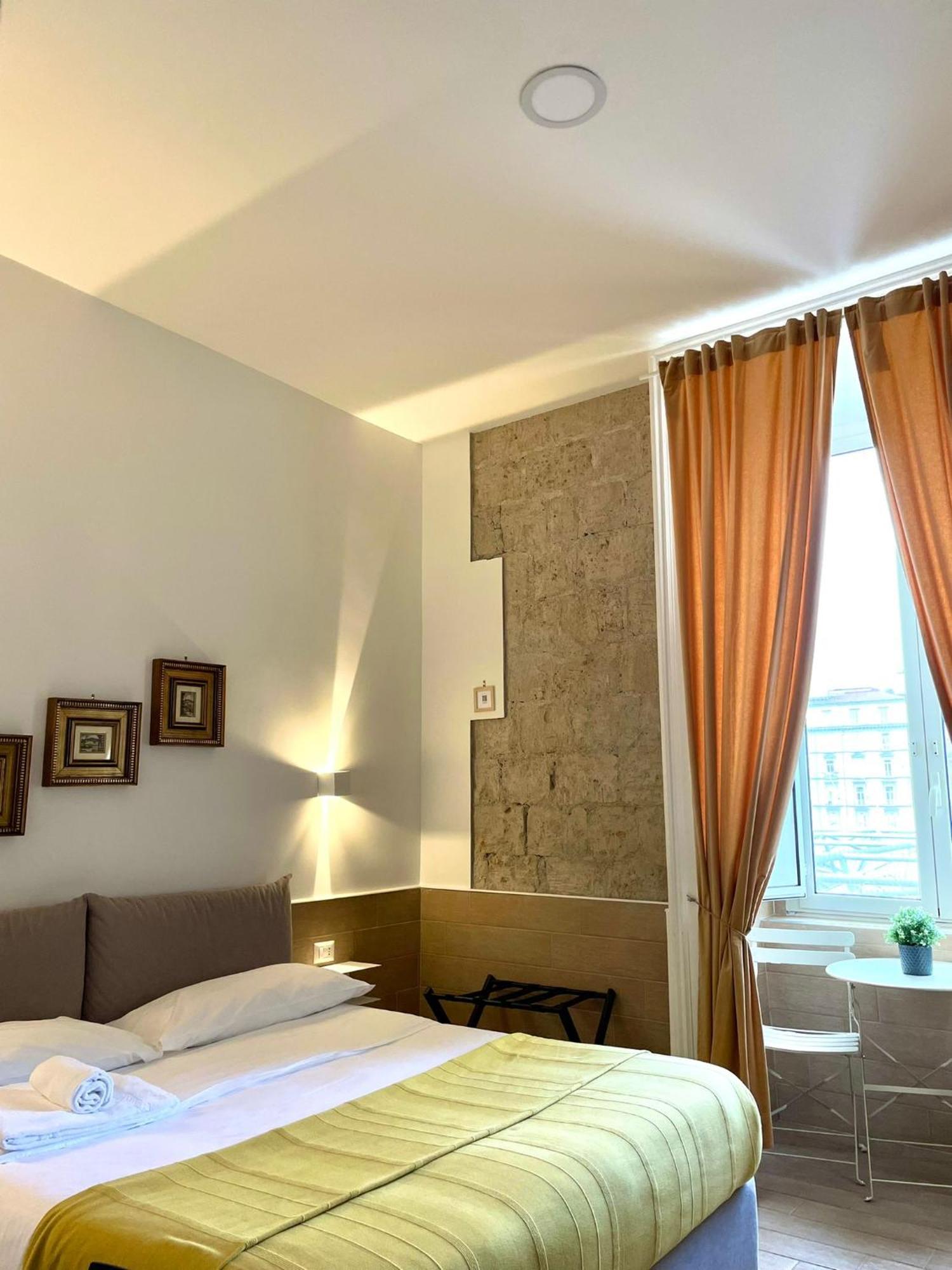 H22 Hotel Napels